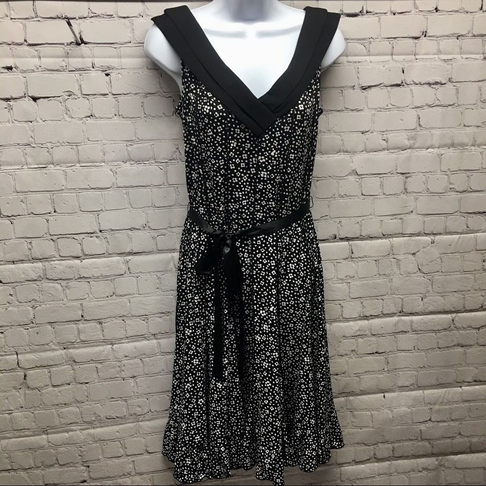 2 for $15🎈 Dress Barn Sleeveless V Neck Dress